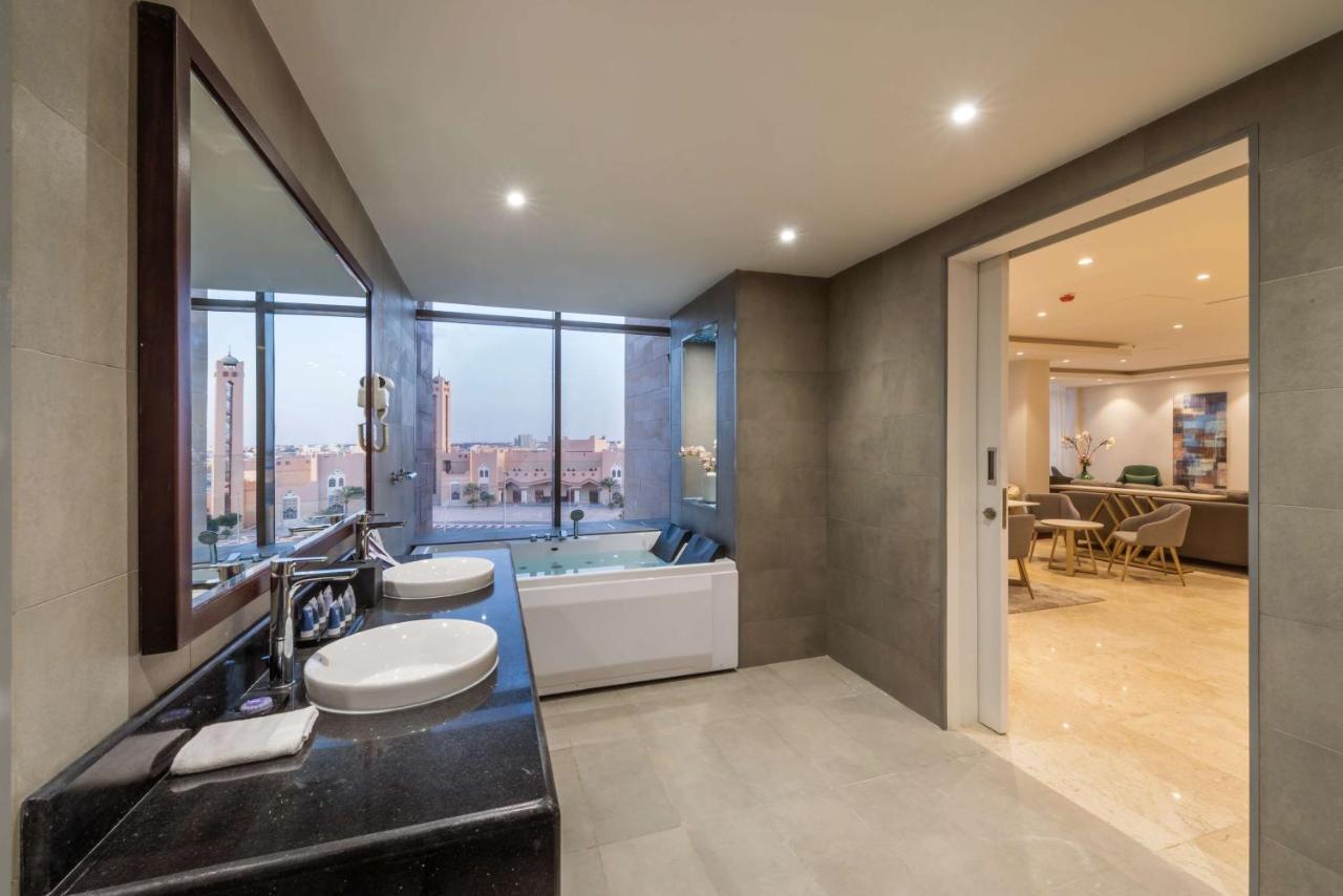 Best Western Plus Al Qurayyat City Center Buitenkant foto