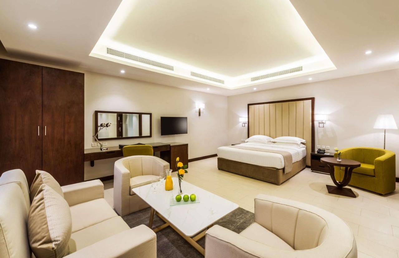 Best Western Plus Al Qurayyat City Center Buitenkant foto